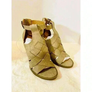 Universal Thread Women’s Auburn block heels